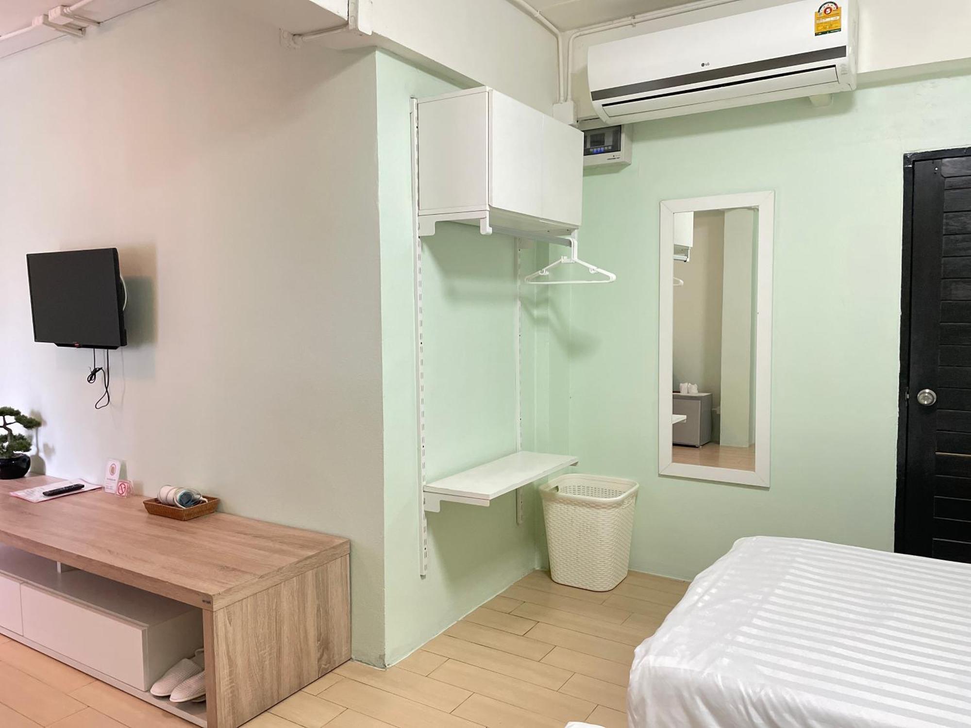 Hostel Baan Ploy In (Adults Only) Chiang Mai Exterior foto