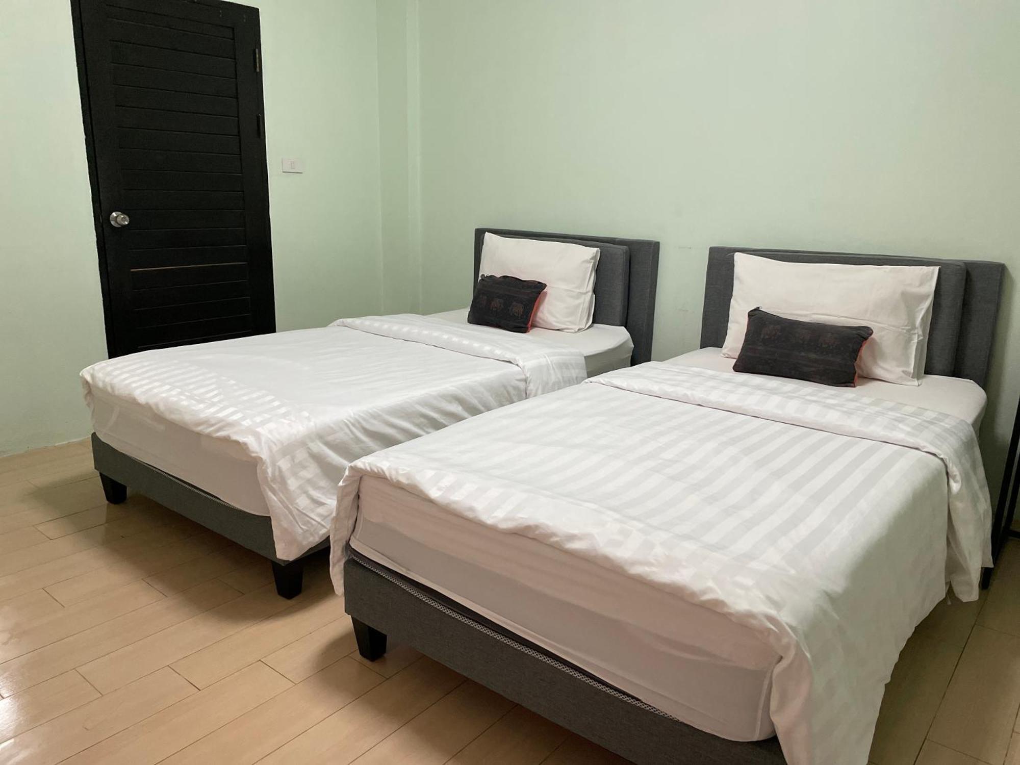 Hostel Baan Ploy In (Adults Only) Chiang Mai Exterior foto